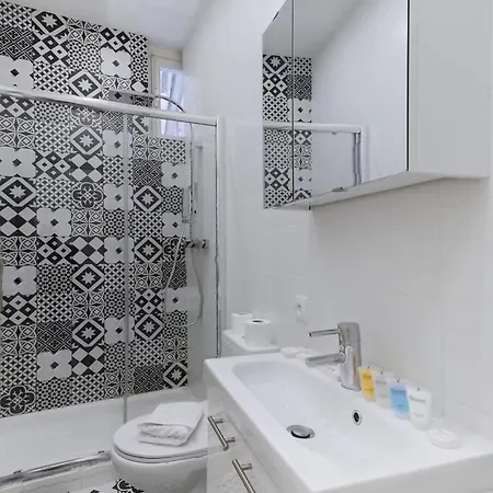 570 Bloom - Superbe A * Paris