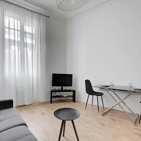 570 Bloom - Superbe A Paris